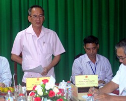 Bí thưu Tỉnh ủy, Chủ tịch UBND tỉnh Lữ Văn Hùng phát biểu chỉ đạo tại buổi làm việc.