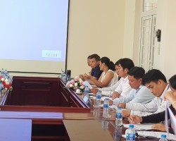 Ông Lê Văn Thao - Chủ tịch Liên Hiệp Hậu Giang gợi ý hội nghị cho ý kiến về các hợp phần giáo dục hòa nhập và thích ứng biến đổi khí hậu