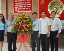 Mr. Le Van Thao - Chairman of Hau Giang Union (2nd, left)  take a souvenir photo with Leaders of Hau Giang Radio and Television Station