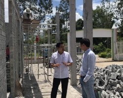 Mr.Le Minh Tuan – Vice Charman the Union of Friendship Organization and Mr. Nguyen Van Thuong – Deputy Director of The Dariu Foundation checks construction progress at Xa Phien 2 kindergarten.