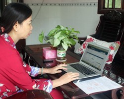 Người dân thực hiện thủ tục cấp phiếu lý lịch tư pháp trực tuyến thông qua Cổng dịch vụ công của tỉnh tại nhà.