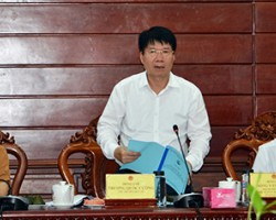 Thứ trưởng Bộ Y tế Trương Quốc Cường phát biểu chỉ đạo tại buổi làm việc.