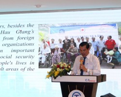 Ông Lê Minh Tuấn - Phó Chủ tịch Liên hiệp Hậu Giang Liên hiệp các tổ chức hữu nghị tỉnh Hậu Giang giới thiệu và thảo luận về chương trình xúc tiến vận động viện trợ đến các tổ chức PCPNN tại TP.Hồ Chí Minh tháng 01/2021