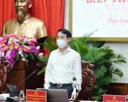 Ông Nghiêm Xuân Thành, Ủy viên Trung ương Đảng, Bí thư Tỉnh ủy, phát biểu chỉ đạo tại hội nghị.