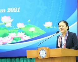 Đại sứ Nguyễn Phương Nga, Bí thư Đảng đoàn, Chủ tịch Liên hiệp các tổ chức hữu nghị Việt Nam đọc diễn văn tại Lễ kỷ niệm 71 năm Ngày truyền thống. (Ảnh: Tuấn Việt)