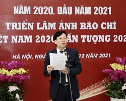 Ông Hồ Quang Lợi - Phó Chủ tịch Thường trực Hội Nhà báo Việt Nam phát biểu tại lễ trao giải.