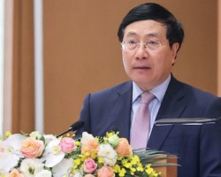 Phó thủ tướng Phạm Bình Minh phát biểu tại hội nghị sáng 5/1. Ảnh: Nhật Bắc