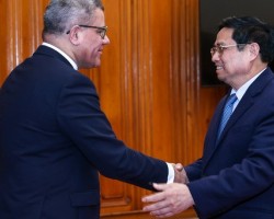 Thủ tướng Phạm Minh Chính hoan nghênh Bộ trưởng, Chủ tịch COP26 đã chọn Việt Nam là một trong những điểm đến của chuyến công du châu Á. Ảnh: Báo điện tử Chính Phủ
