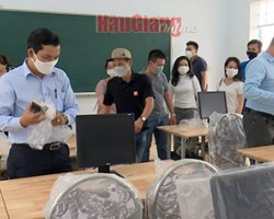 Tổ chức Saigonchildren (Anh) khánh thành phòng máy vi tính tại Trường Tiểu học Tân Phước Hưng, huyện Phụng Hiệp.