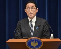 Thủ tướng Nhật Kishida Fumio tại cuộc họp báo ở Tokyo ngày 26/4. Ảnh: AFP