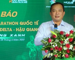 Ông Nguyễn Văn Hòa, Phó Chủ tịch UBND tỉnh, Trưởng Ban tổ chức giải, phát biểu tại buổi họp báo đang  diễn ra ở Thành phố Hồ Chí Minh.
