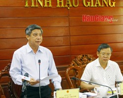 Ông Đồng Văn Thanh, Phó Bí thư Tỉnh ủy, Chủ tịch UBND tỉnh, thống nhất chia 4 vùng liên kết huyện của tỉnh để định hướng phát triển phù hợp trong thời gian tới.