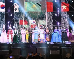 Áo dài Việt Nam đến với khán giả Hàn Quốc (Ảnh: Bộ Văn hóa, Thể thao và Du lịch).