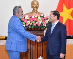 Bộ trưởng Ngoại giao Bùi Thanh Sơn đã tiếp đoàn các Hạ nghị sỹ Hoa Kỳ do ông Ami Bera, Chủ tịch Tiểu ban Châu Á - Thái Bình Dương, Hạ viện Hoa Kỳ, dẫn đầu nhân dịp đoàn đang có chuyến thăm Việt Nam.