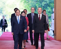 Thủ tướng Phạm Minh Chính và Chủ tịch đảng Nước Nga Thống nhất Medvedev tại trụ sở chính phủ hôm nay. Ảnh: TTXVN