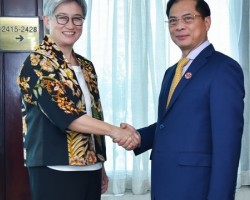 Bộ trưởng Ngoại giao Bùi Thanh Sơn và Bộ trưởng Ngoại giao Australia Penny Wong tại cuộc gặp song phương bên lề Hội nghị Bộ trưởng Ngoại giao ASEAN lần thứ 56.