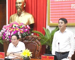 Ông Nghiêm Xuân Thành, Ủy viên Trung ương Đảng, Bí thư Tỉnh ủy, phát biểu tại buổi làm việc.