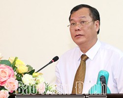 Đồng chí Lê Quốc Chỉnh, Phó Bí thư Thường trực Tỉnh ủy, Chủ tịch HĐND tỉnh, Trưởng đoàn Đoàn Đại biểu Quốc hội tỉnh Nam Định phát biểu tại hội nghị.