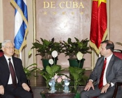 Tổng Bí thư Nguyễn Phú Trọng tiếp Chủ tịch Viện Cuba hữu nghị với các dân tộc Fernando Gonzales trong chuyến thăm Cuba vào tháng 3/2018. (Ảnh: TTXVN)