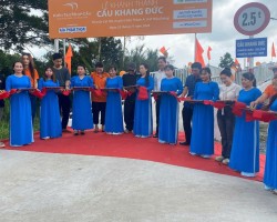 Delegates performed the inaugurate of Khang Duc Bridge in Cai Tac town, Chau Thanh A district