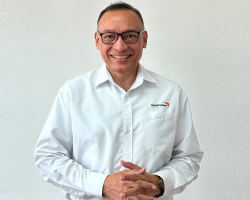 Ông Doseba Tua Sinay, Trưởng đại diện World Vision International tại Việt Nam là một người thân thiện, dễ mến.