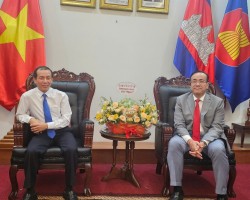 Phó Chủ tịch Liên hiệp các tổ chức hữu nghị Việt Nam Nguyễn Ngọc Hùng (bên phải) và Quốc vụ khanh Bộ Ngoại giao Ethiopia - Đại sứ Birtukan Ayano. (Ảnh: Hồng Anh)