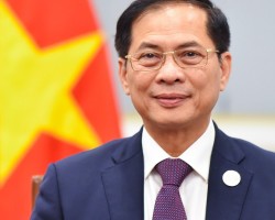 Buổi họp báo giới thiệu, ra mắt cuốn sách “Tiểu sử Hồ Chí Minh” bằng tiếng Hy Lạp. (Ảnh: TTXVN)