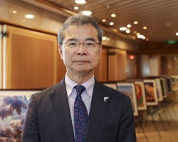 TSKH. Nghiêm Vũ Khải (đứng thứ 2 từ trái sang) cùng giáo viên, bạn bè trong thời gian học tại Baku. (Ảnh: NVCC)