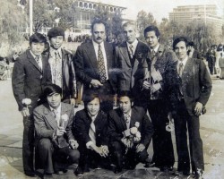 TSKH. Nghiêm Vũ Khải (đứng thứ 2 từ trái sang) cùng giáo viên, bạn bè trong thời gian học tại Baku. (Ảnh: NVCC)
