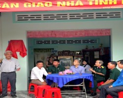Tiến sĩ Lê Hồng Liêm - Phó Chủ tịch Trung ương Hội hữu nghị Việt Nam – Campuchia  phát biểu tại lễ bàn giao nhà.