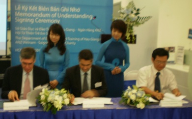 Haugiang Leaders and SCC signed Memorandum of Understanding on October 5th 2013