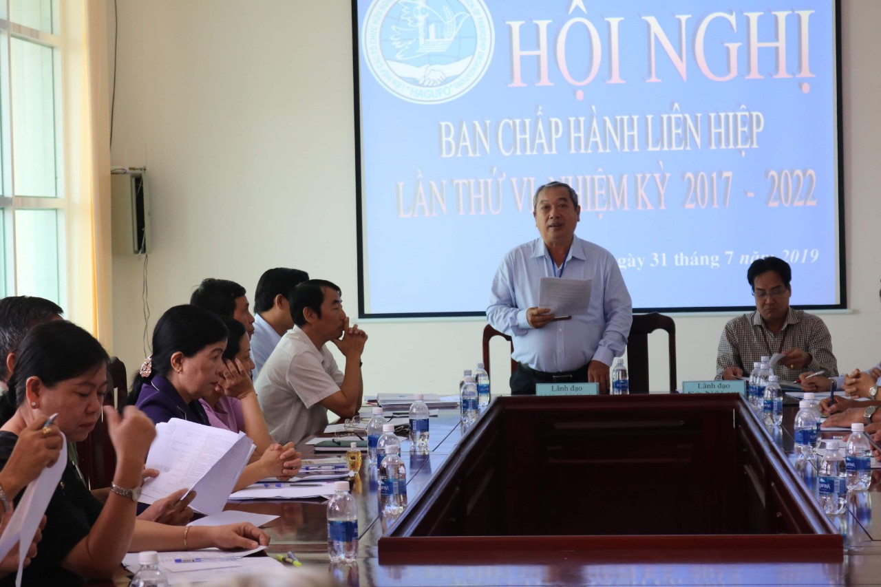 Ông Lê Văn Thao - Chủ tịch Liên Hiệp Hậu Giang phát biểu tại hội nghị