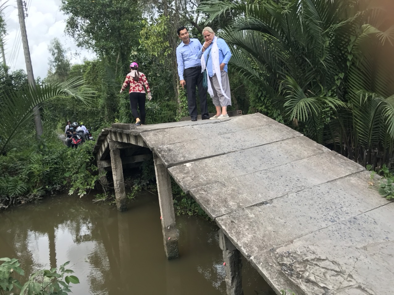 Mr. Le Minh Tuan - Vice Chairman Union of Friendship Organizations and Ms. Helenita Noble - Project Manager of CNCF surveyed some projects on building bridges in Long My district.