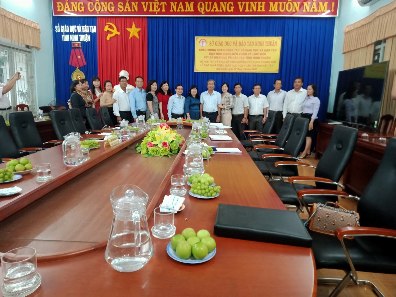 Đoàn công tác làm việc tại Sở Giáo dục - Đào tạo tỉnh Ninh Thuận.
