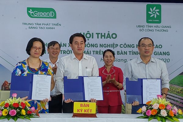 Ký kết bản ghi nhớ về hỗ trợ một dự án điện mặt trời áp mái (100MW/200 tỉ đồng, sẽ khởi công vào năm 2021 tại Hậu Giang) giữa đại diện GreenID, Sở Công Thương tỉnh Hậu Giang và Công ty cổ phần Thương mại và Đầu tư công nghệ Ecotech Việt Nam
