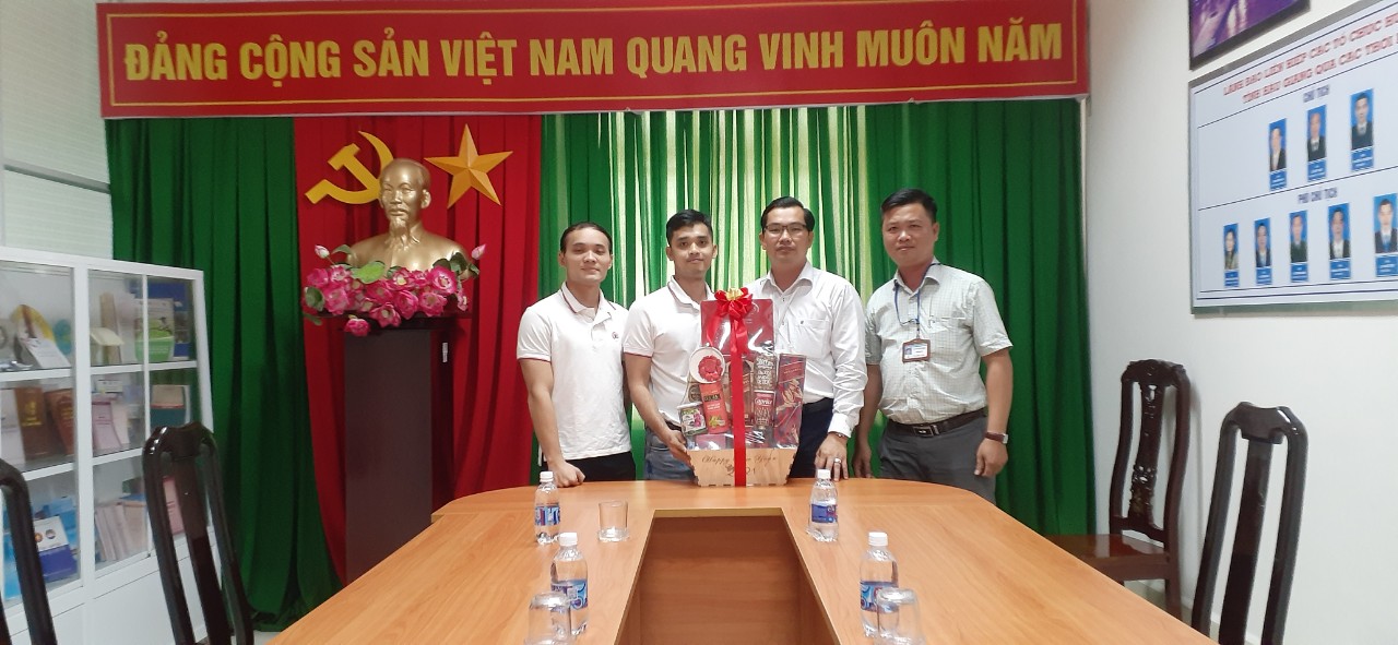 The Dariu Foundation/ Switzerland visited and wished Hau Giang province Union of Friendship Organizations .