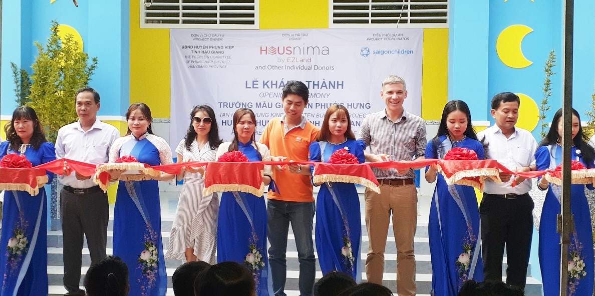 The ceremony of inauguration classrooms of Tan Phuoc Hung, Phung Hiep district