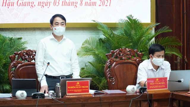 Ông Nghiêm Xuân Thành, Ủy viên Trung ương Đảng, Bí thư Tỉnh ủy Hậu Giang, chỉ đạo tại một cuộc họp với Ban Thường vụ Tỉnh ủy vừa qua.