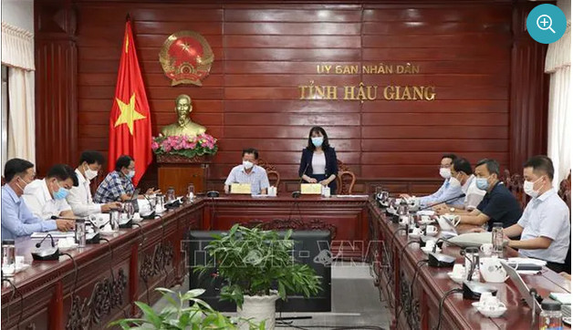 Phó Chủ tịch UBND tỉnh Hậu Giang Hồ Thu Ánh phát biểu tại cuộc họp. Ảnh: Duy Khương/TTXVN