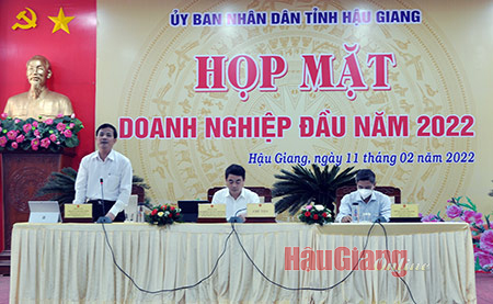 Ông Trần Văn Huyến, Phó Bí thư Thường trực Tỉnh ủy, Chủ tịch HĐND tỉnh, phát biểu tại buổi họp mặt THien Trang
