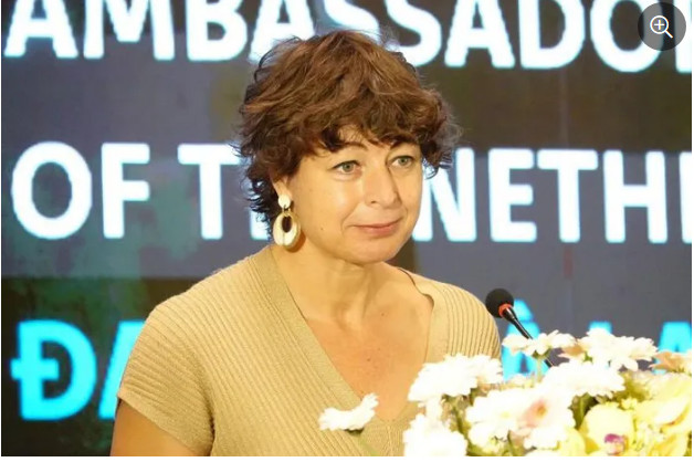 Đại sứ Hà Lan Elsbeth Akkerman phát biểu tại diễn đàn. Ảnh: LT