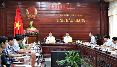 Ông Nghiêm Xuân Thành, Ủy viên Trung ương Đảng, Bí thư Tỉnh ủy, phát biểu tại cuộc họp.