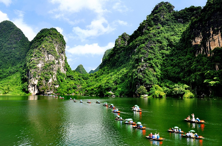 Ninh Bình được đánh giá là một trong 12 điểm du lịch ấn tượng ở châu Á từng xuất hiện trên màn ảnh rộng (Ảnh: dulichninhbinh).