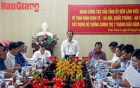 Ông Trần Văn Huyến, Phó Bí thư Thường trực Tỉnh ủy, Chủ tịch HĐND tỉnh, phát biểu chỉ đạo tại buổi làm việc.