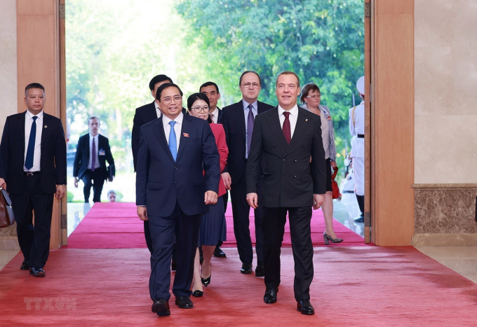 Thủ tướng Phạm Minh Chính và Chủ tịch đảng Nước Nga Thống nhất Medvedev tại trụ sở chính phủ hôm nay. Ảnh: TTXVN