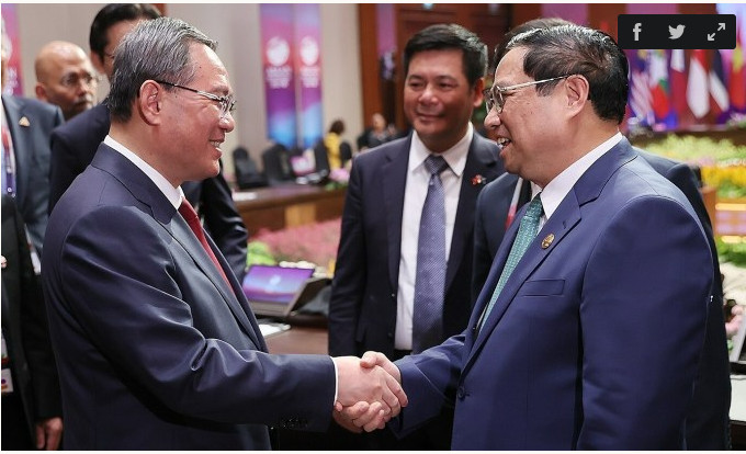 Thủ tướng Phạm Minh Chính và Thủ tướng Trung Quốc Lý Cường tại Indonesia ngày 6/9. Ảnh: Dương Giang