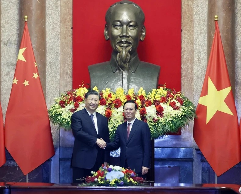 Chủ tịch nước Võ Văn Thưởng và Tổng Bí thư, Chủ tịch Trung Quốc Tập Cận Bình chụp ảnh chung. (Ảnh: Báo Nhân Dân)