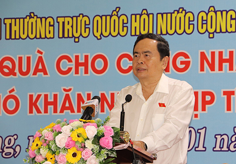 Ông Trần Thanh Mẫn, Ủy viên Bộ Chính trị, Phó Chủ tịch Thường trực Quốc hội, phát biểu tại buổi đến thăm và tặng quà cho công nhân lao động.