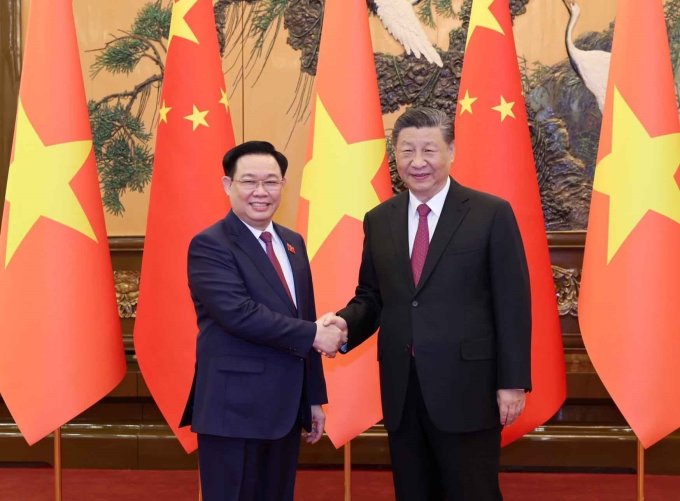 Chủ tịch Quốc hội Vương Đình Huệ hội kiến Chủ tịch Trung Quốc Tập Cận Bình tại Đại lễ đường Nhân dân ở Bắc Kinh ngày 8/4. Ảnh: TTXVN