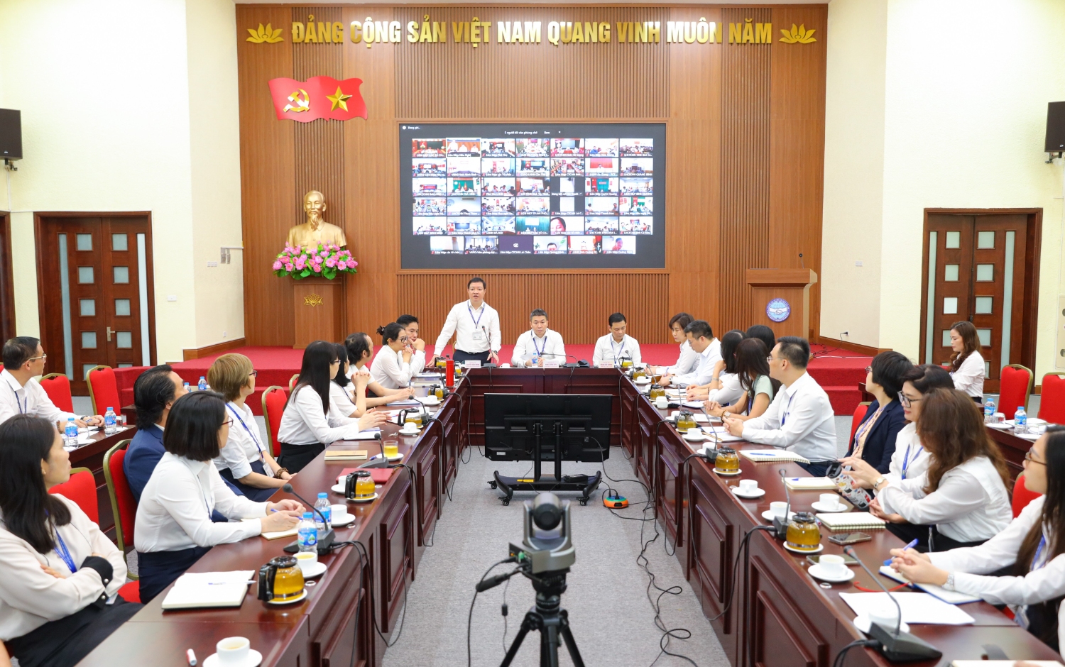 Hội nghị giao ban trực tuyến của Liên hiệp các tổ chức hữu nghị Việt Nam với 52 Liên hiệp các tổ chức hữu nghị tỉnh/thành phố (Ảnh: Đinh Hòa)